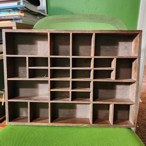 Vintage trinket shelf - Picture 1 of 6